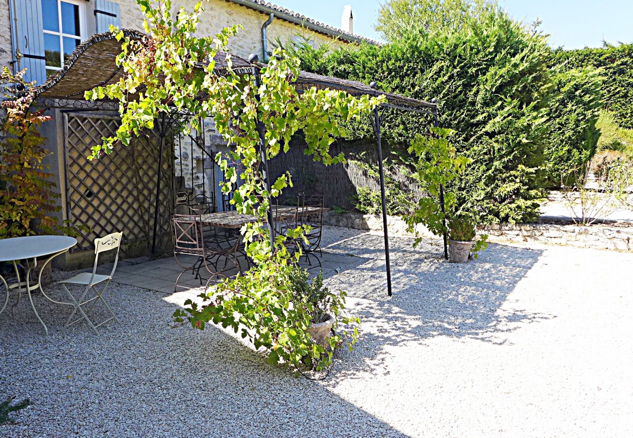 Landhaus in Clansayes - Le Lavandin, gelegenes Ferienhaus mit Pool in der Drôme Provençale