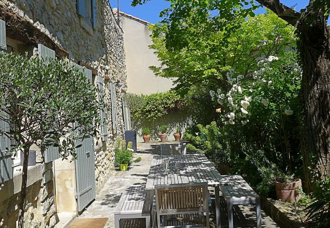 Ferienhaus in Rousset-les-Vignes - Maison du Lac mit privatem Pool, in der Drôme Provençale