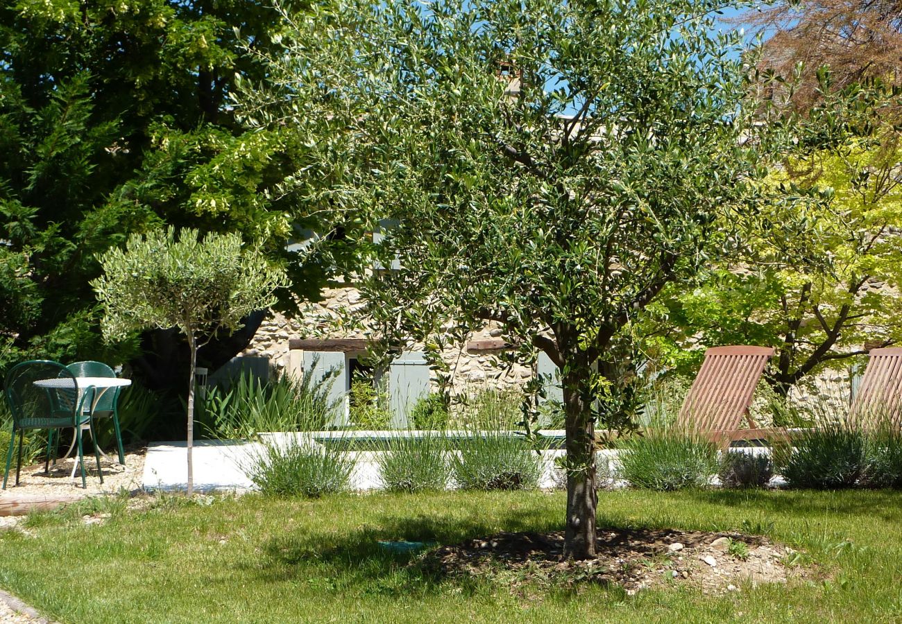 Ferienhaus in Rousset-les-Vignes - Maison du Lac mit privatem Pool, in der Drôme Provençale