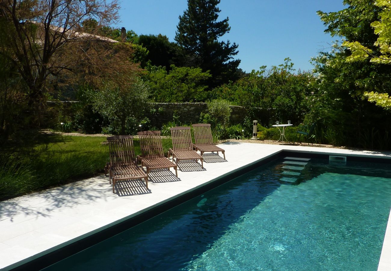 Ferienhaus in Rousset-les-Vignes - Maison du Lac mit privatem Pool, in der Drôme Provençale