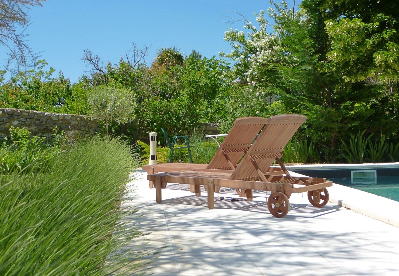 Ferienhaus in Rousset-les-Vignes - Maison du Lac mit privatem Pool, in der Drôme Provençale