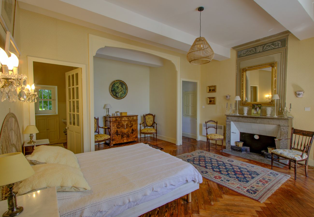 Ferienhaus in Rochegude - Dorfhaus, Authentizität, Charme mit privatem Pool