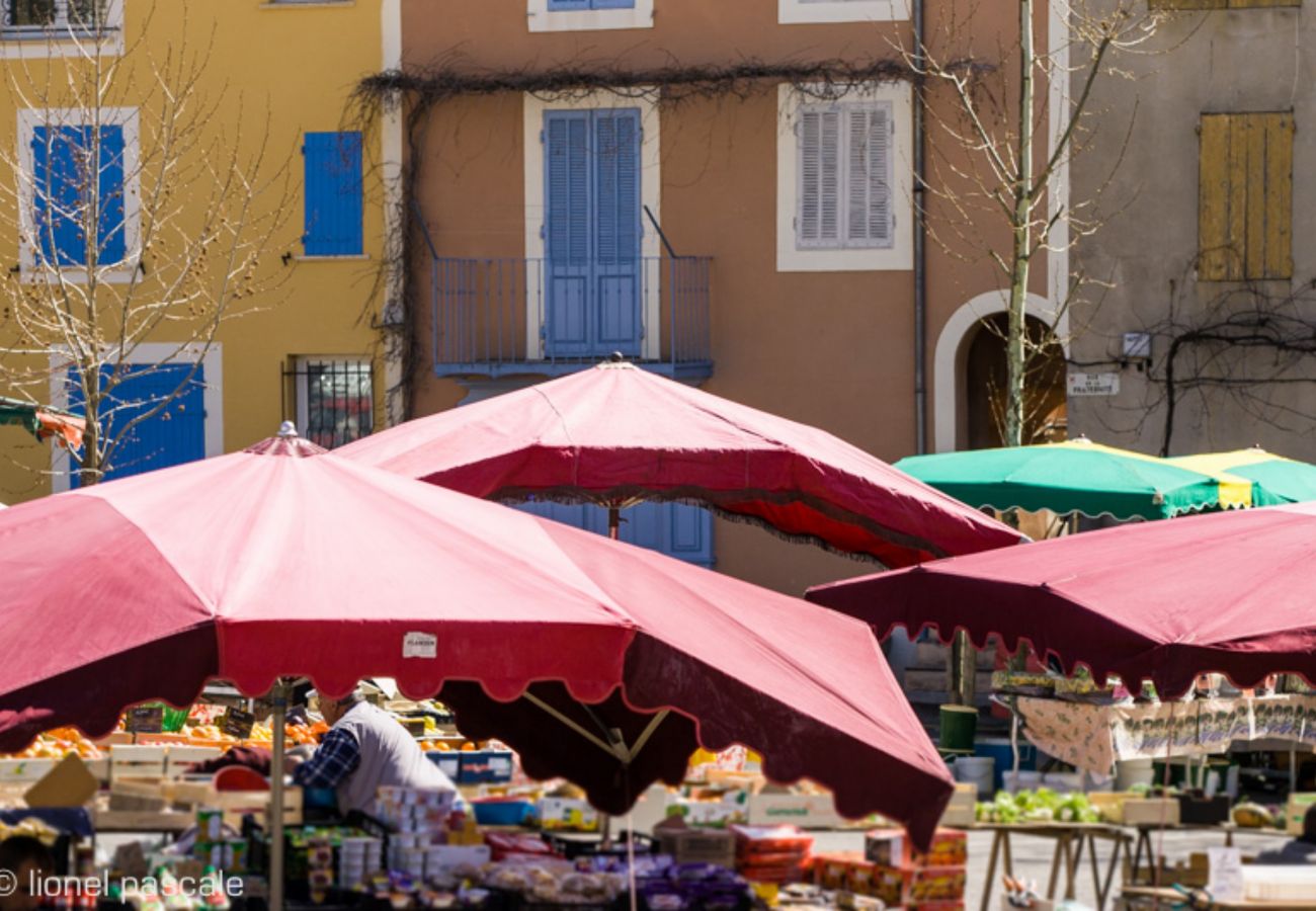 Ferienwohnung in Saint-Paul-Trois-Châteaux - Wohnung Grandes Fontaines im Herzen des Dorfes, St Paul 3 Châtx