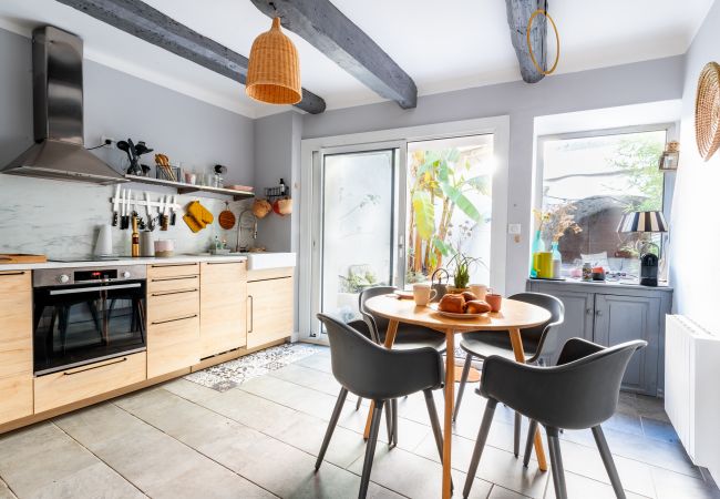 Ferienhaus in Grignan - La Maison Rose, im Herzen von Grignan, Private Terrasse 