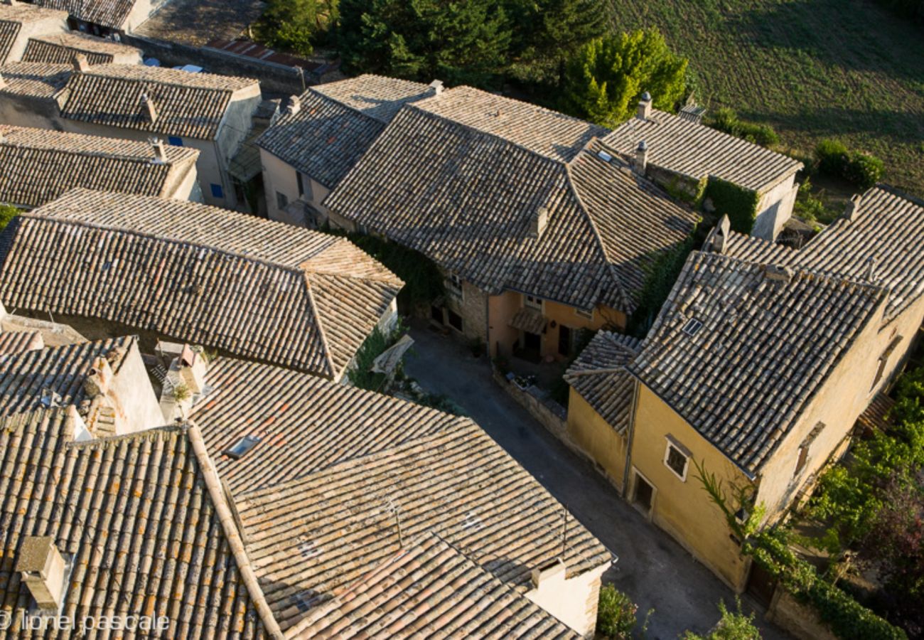 Ferienhaus in Grignan - La Maison Rose, im Herzen von Grignan, Private Terrasse 