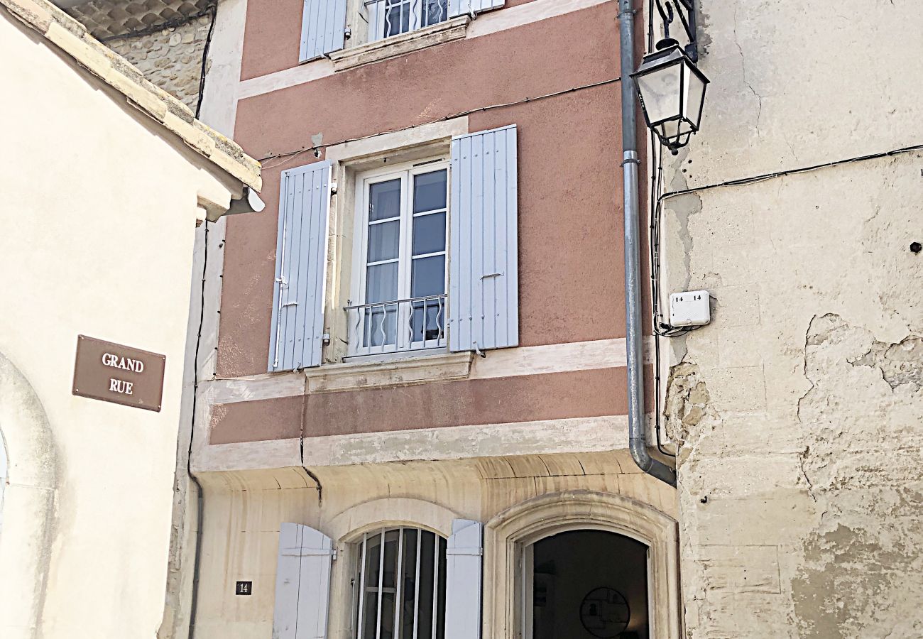 Ferienhaus in Grignan - La Maison Rose, im Herzen von Grignan, Private Terrasse 