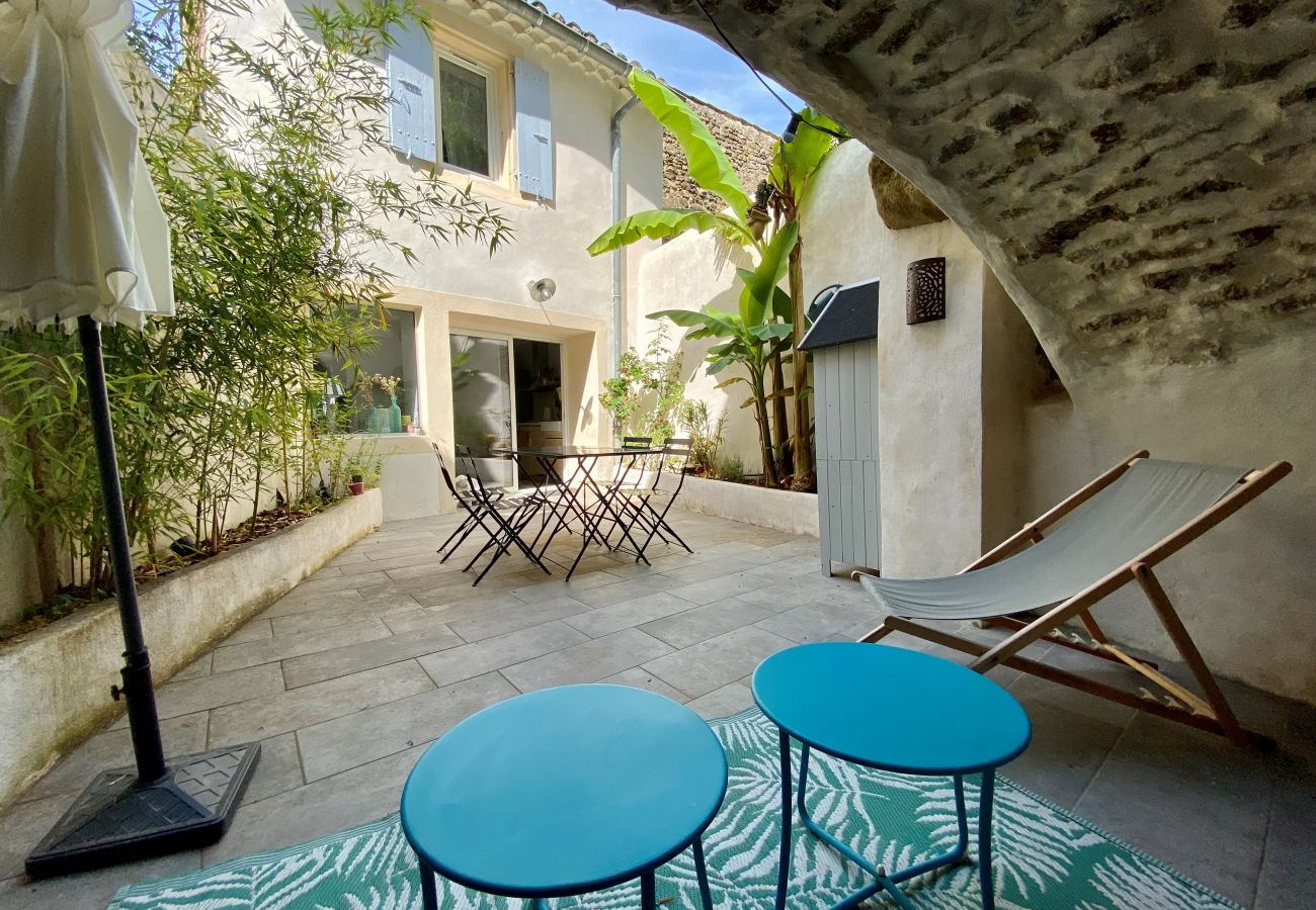 Ferienhaus in Grignan - La Maison Rose, im Herzen von Grignan, Private Terrasse 