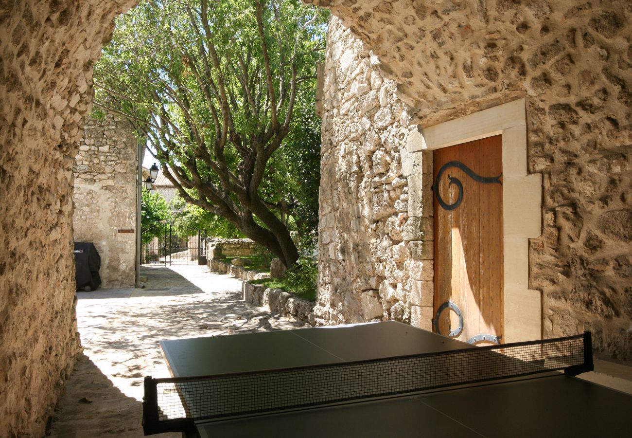 Ferienhaus in La Garde-Adhémar - Haus in denkmalgeschütztem Dorf mit Garten und Jacuzzi