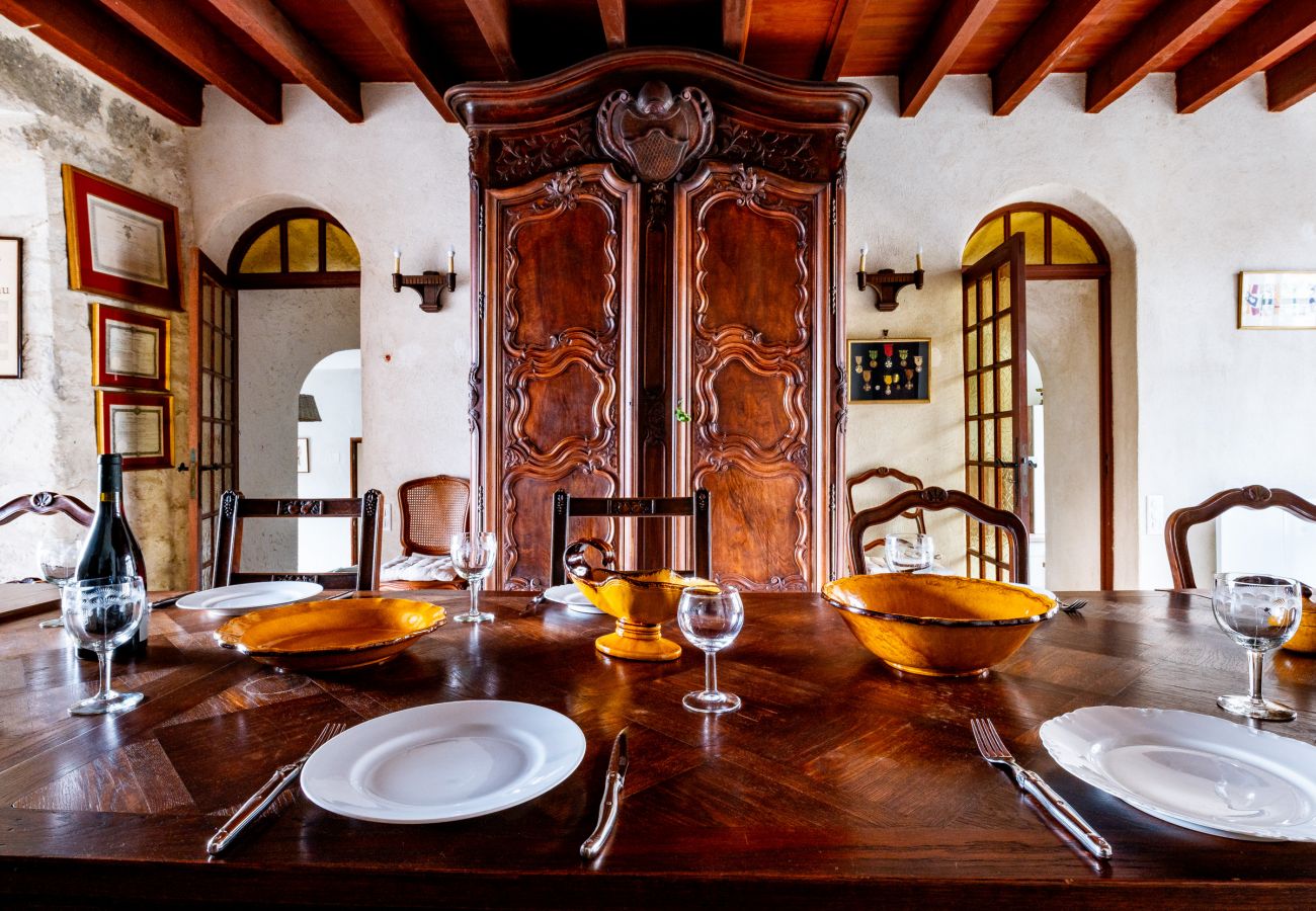 Ferienhaus in La Garde-Adhémar - Haus in denkmalgeschütztem Dorf mit Garten und Jacuzzi