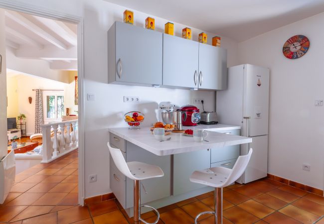 Ferienhaus in Colonzelle - Charmantes Haus, beheiztes Schwimmbad, gesichert, in der Nähe von Grignan Ferienhaus in Colonzelle - Charmantes Haus, beheiztes Schwimmbad, gesichert, in der Nähe von Grignan