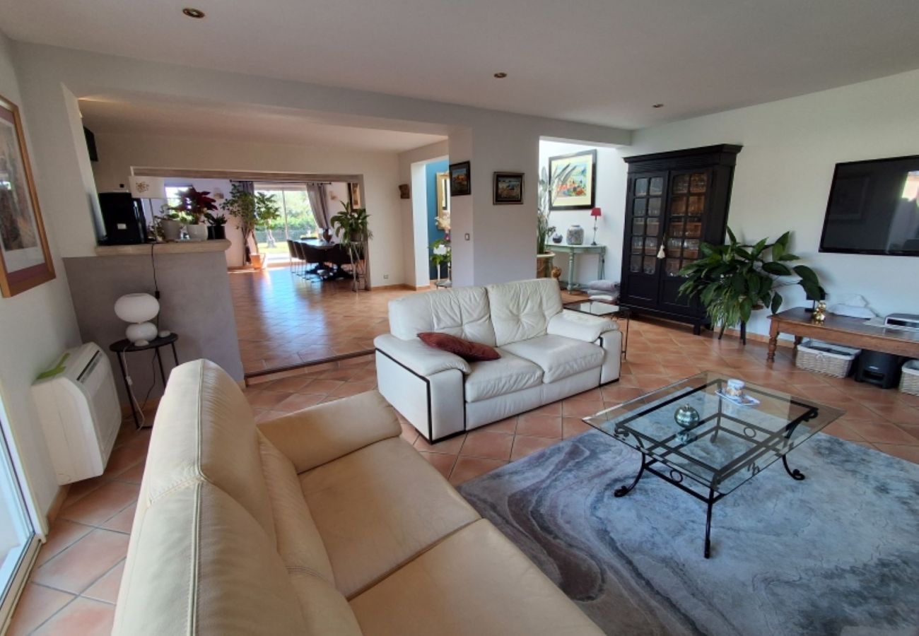 Villa in Rochegude - Familienvilla mit Pool und Garten in der Drôme Provençale