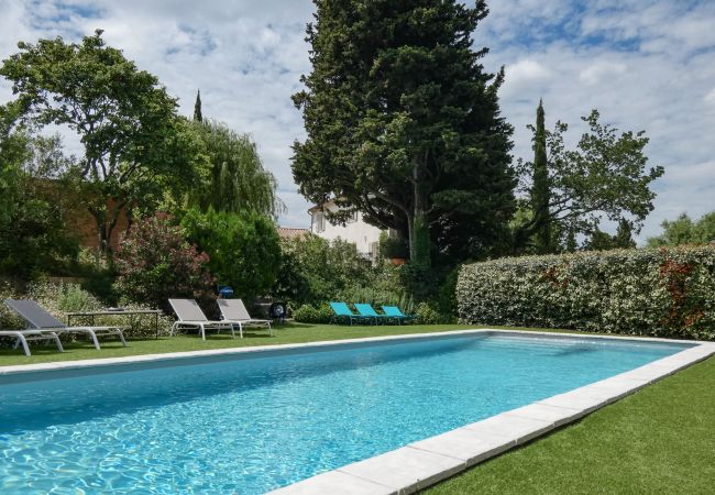 Villa in La Garde-Adhémar - Le Mas de la Toulissière, Schwimmbad und Garten in der Drôme Provençale