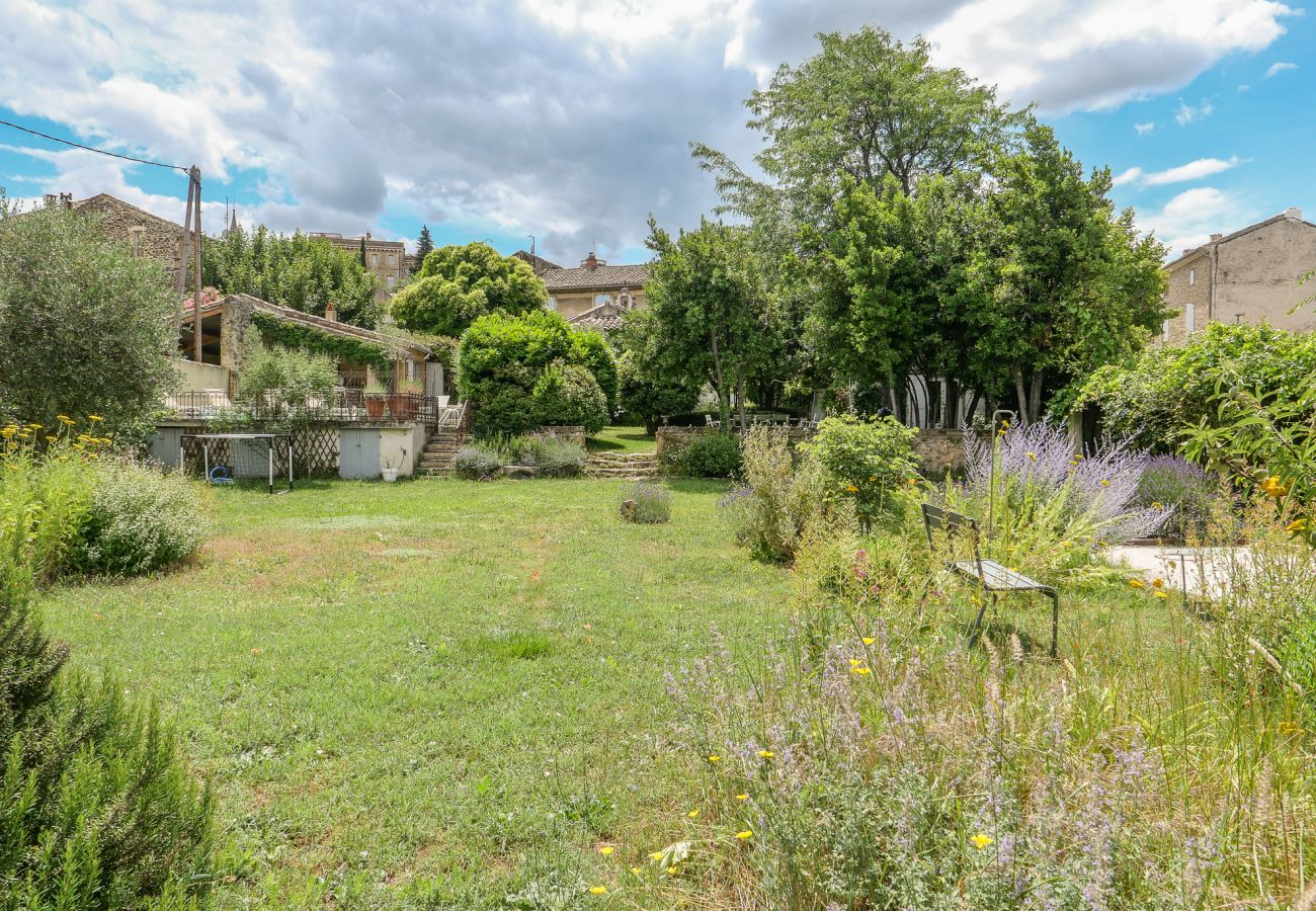 Ferienhaus in Rochegude - Dorfhaus, in Rochegude, mit privatem Schwimmbad, Petanque-Platz