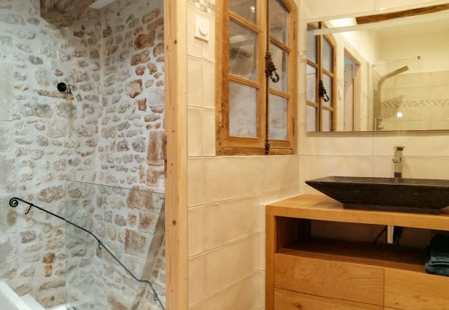 Ferienhaus in Saint-Restitut - Steinhaus im Dorf mit Becken, Saint-Restitut – Drôme Provençale Ferienhaus in Saint-Restitut - Steinhaus im Dorf mit Becken, Saint-Restitut – Drôme Provençale
