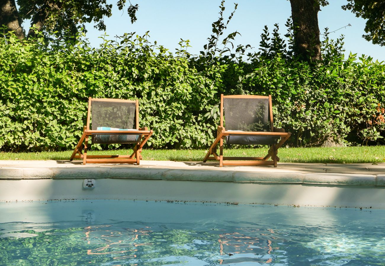 Ferienhaus in Saint-Paul-Trois-Châteaux - het kleine huis op de heuvel, Pool und Bouleplatz 