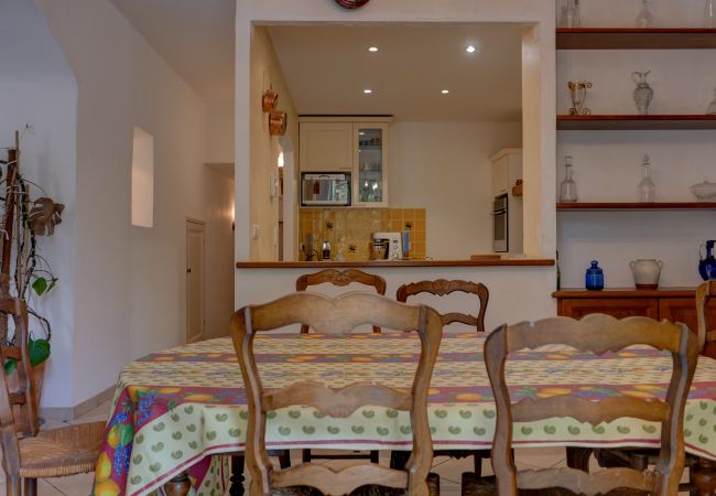 Ferienhaus in Sainte-Cécile-les-Vignes - Charmantes Dorfhaus mit Garten und privatem Pool in der Provence Ferienhaus in Sainte-Cécile-les-Vignes - Charmantes Dorfhaus mit Garten und privatem Pool in der Provence