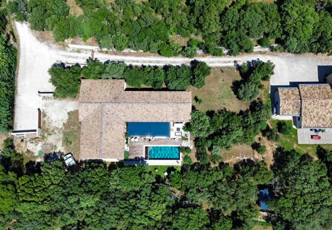 Villa in Saint-Restitut - La Villa d'Hadrien, ein zeitgenössisches Haus, privates Schwimmbad und charmanter Garten .Ihr idealer Urlaub in der Drôme