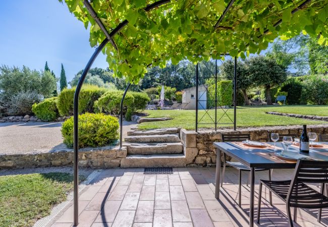 Ferienhaus in Saint-Restitut - les Marcellines, charakteristisches Anwesen mit beheiztem Pool und Blick Ferienhaus in Saint-Restitut - les Marcellines, charakteristisches Anwesen mit beheiztem Pool und Blick