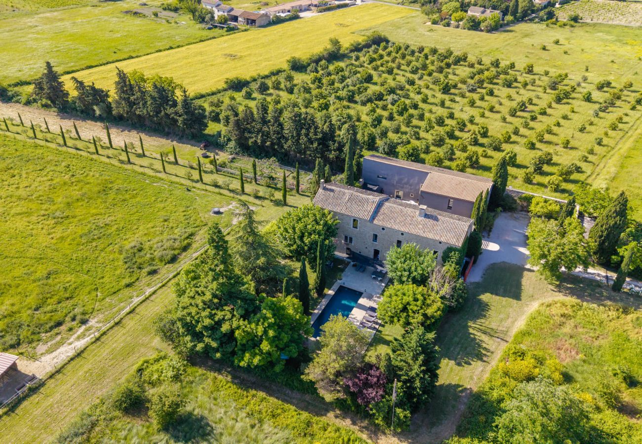 Ferienhaus in Tulette - La Mancelone, außergewöhnliches Haus zu vermieten, mit Swimmingpool
