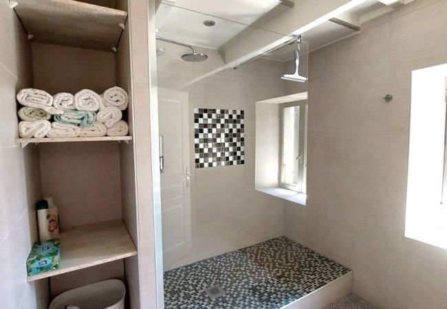 Ferienhaus in Grillon - Charaktervolles Haus mit Pool im Herzen der Provence – Grillon Ferienhaus in Grillon - Charaktervolles Haus mit Pool im Herzen der Provence – Grillon