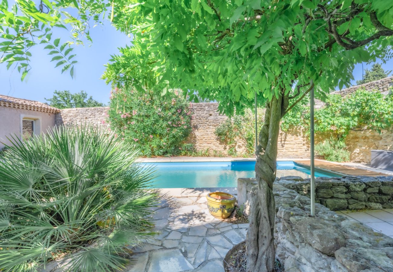Ferienhaus in Grillon - Charaktervolles Haus mit Pool im Herzen der Provence – Grillon