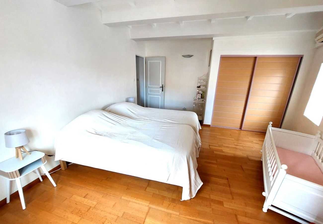 Ferienhaus in Grillon - Charaktervolles Haus mit Pool im Herzen der Provence – Grillon