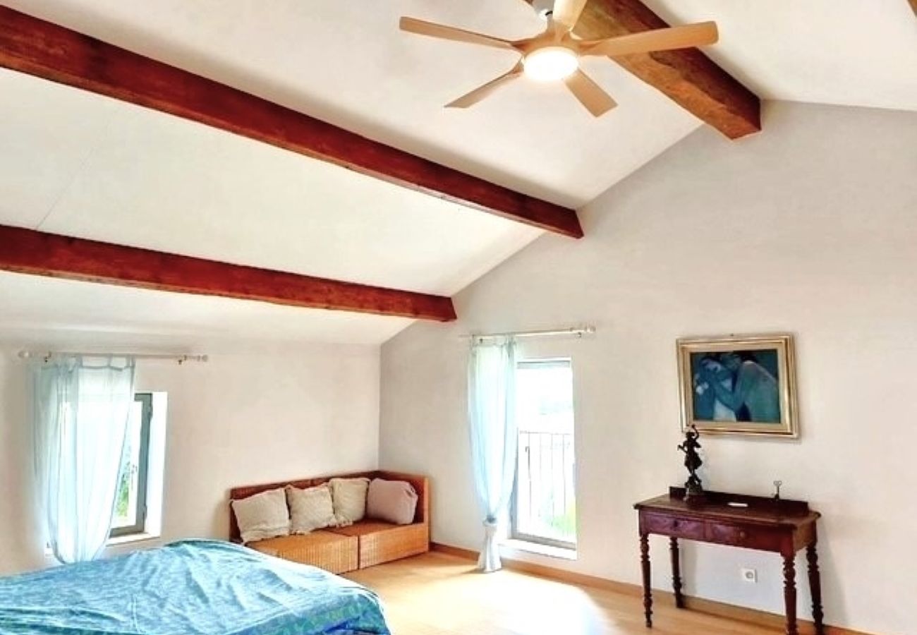 Ferienhaus in Grillon - Charaktervolles Haus mit Pool im Herzen der Provence – Grillon