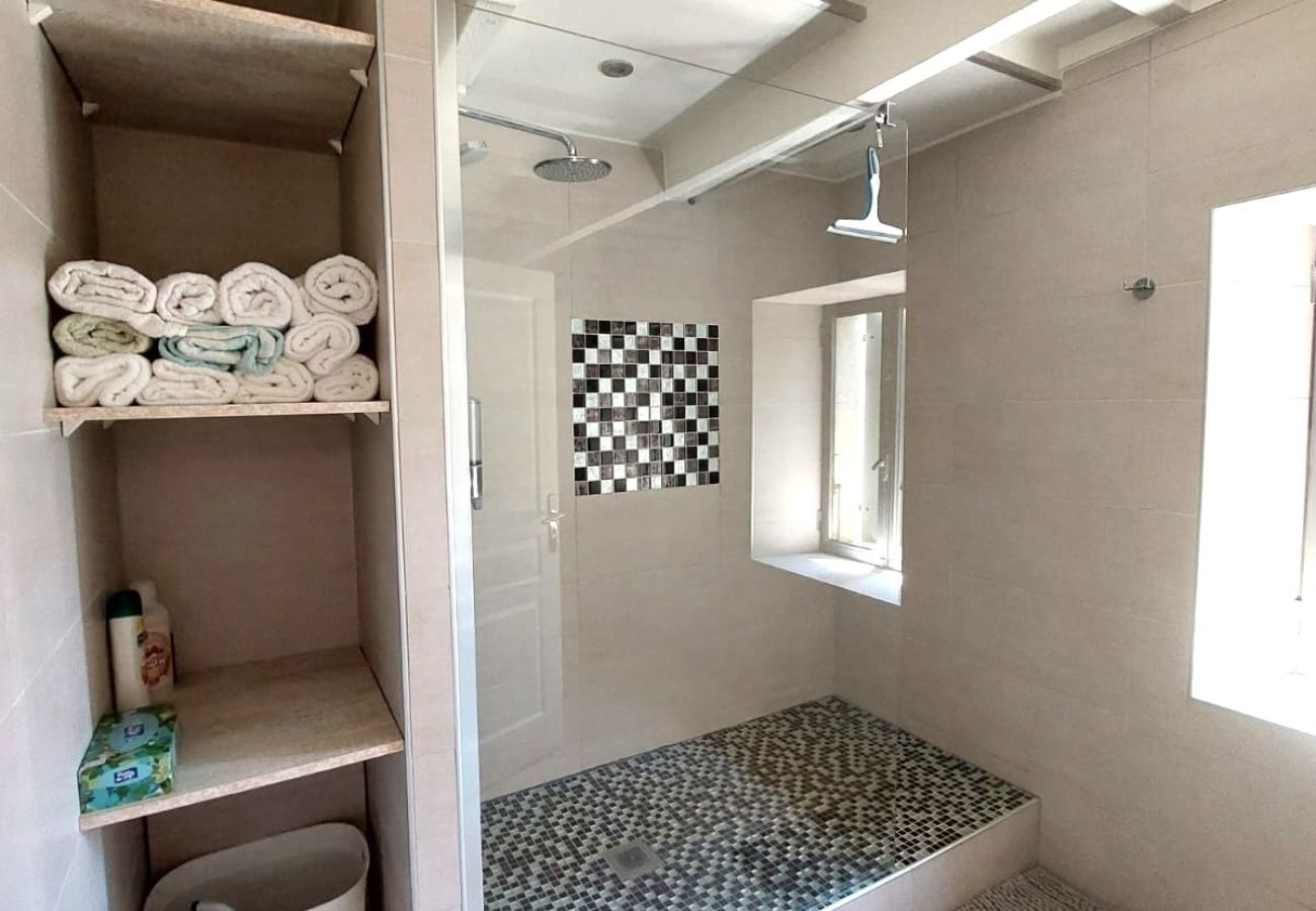 Ferienhaus in Grillon - Charaktervolles Haus mit Pool im Herzen der Provence – Grillon