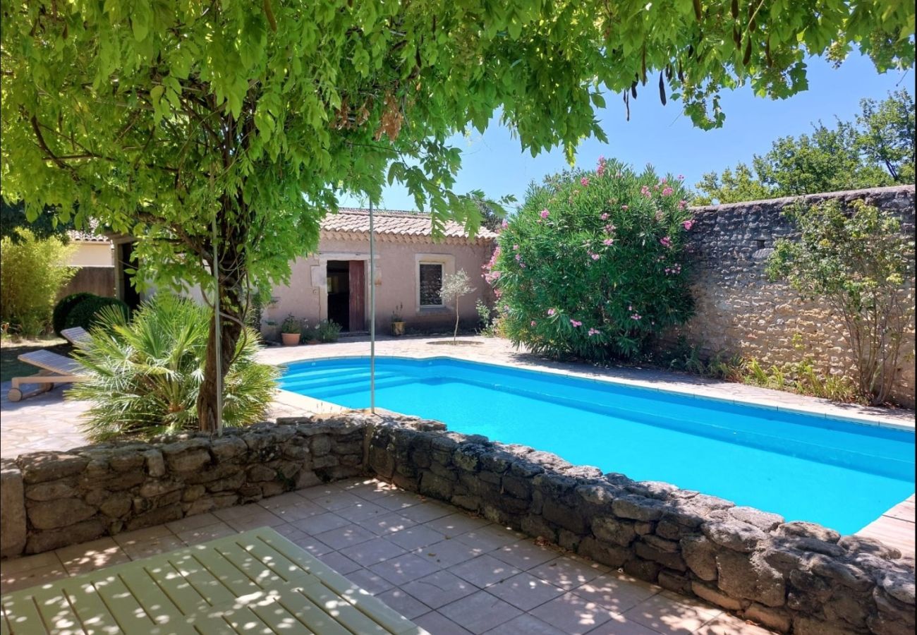 Ferienhaus in Grillon - Charaktervolles Haus mit Pool im Herzen der Provence – Grillon