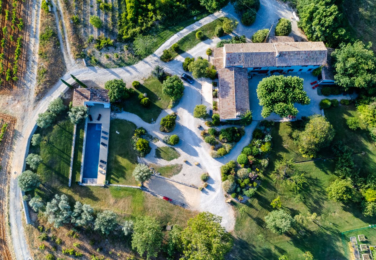 Huis in Rochegude - Boerderij te huur, privé zwembad, petanquebaan