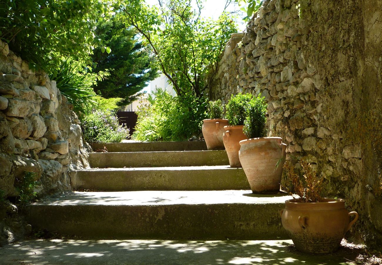 Huis in Rousset-les-Vignes - Meerhuis met privé zwembad, in Drôme Provençale