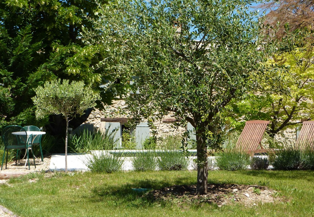 Huis in Rousset-les-Vignes - Meerhuis met privé zwembad, in Drôme Provençale