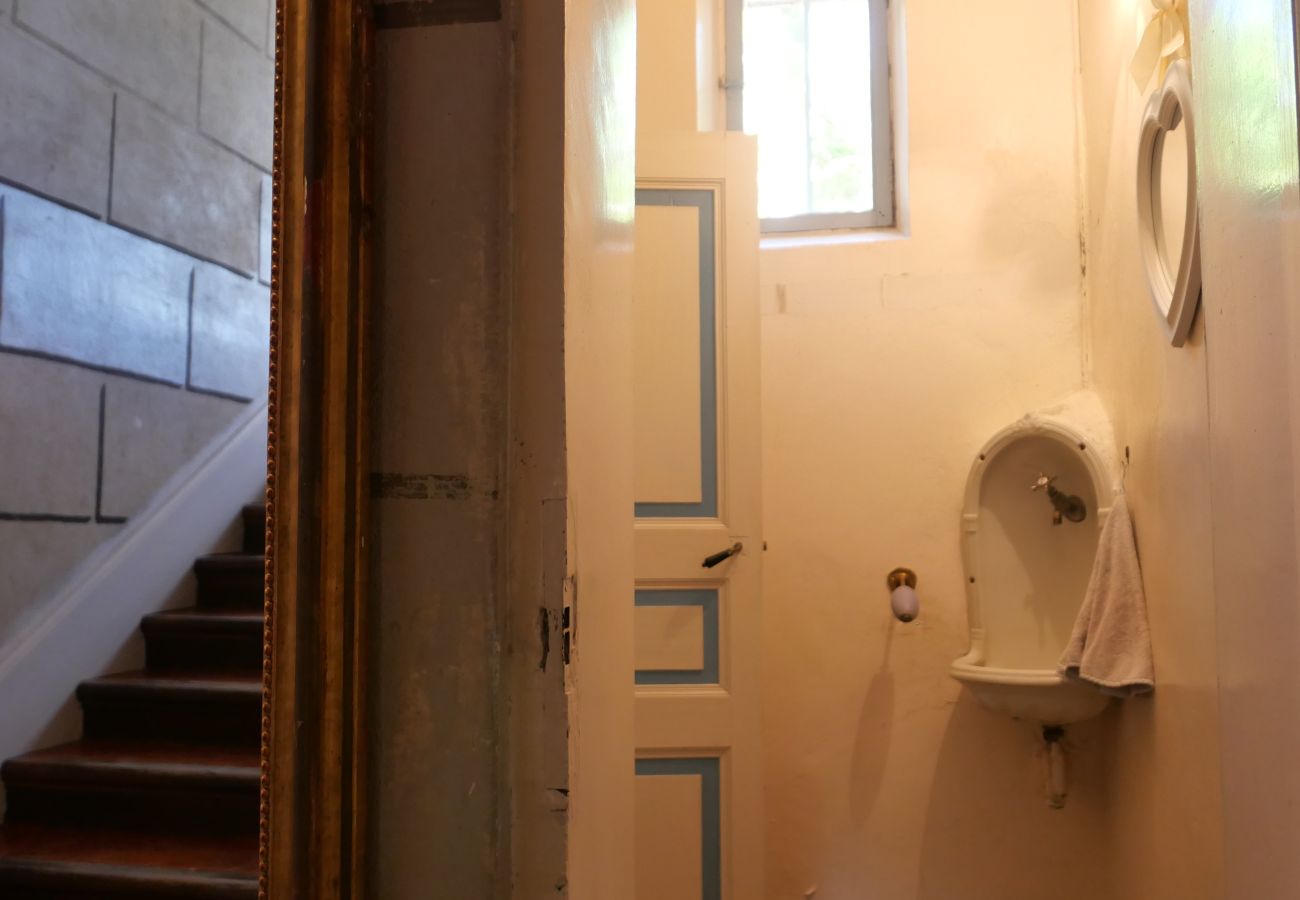 Huis in Rochegude - Ruim Burgerhuis met Zwembad in het Hart van de Drôme Provençale