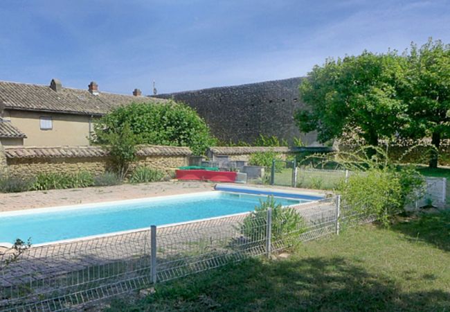 Huis in Rochegude -  Huis met zwembad, in het hart van het dorp Rochegude, met zwembad