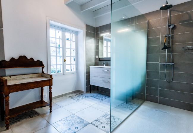 Huis in La Garde-Adhémar - Huis in geklasseerd dorp met tuin en jacuzzi Huis in La Garde-Adhémar - Huis in geklasseerd dorp met tuin en jacuzzi