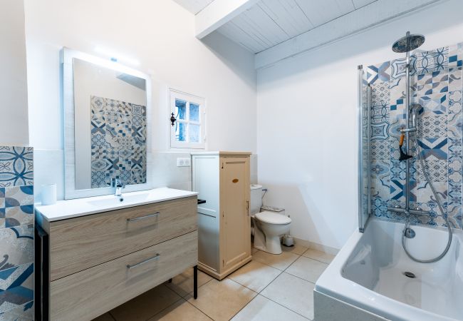 Huis in La Garde-Adhémar - Huis in geklasseerd dorp met tuin en jacuzzi Huis in La Garde-Adhémar - Huis in geklasseerd dorp met tuin en jacuzzi