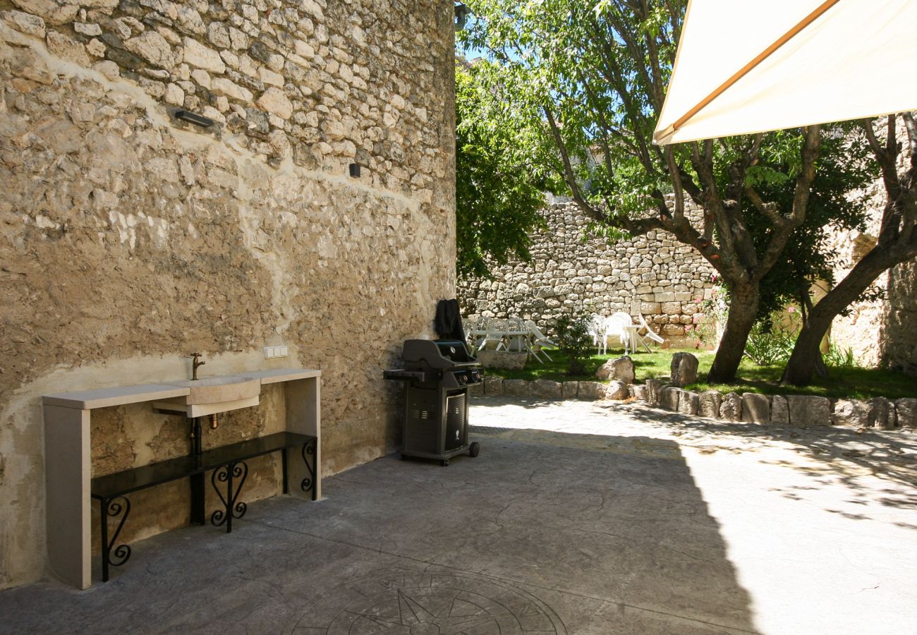 Huis in La Garde-Adhémar - Huis in geklasseerd dorp met tuin en jacuzzi