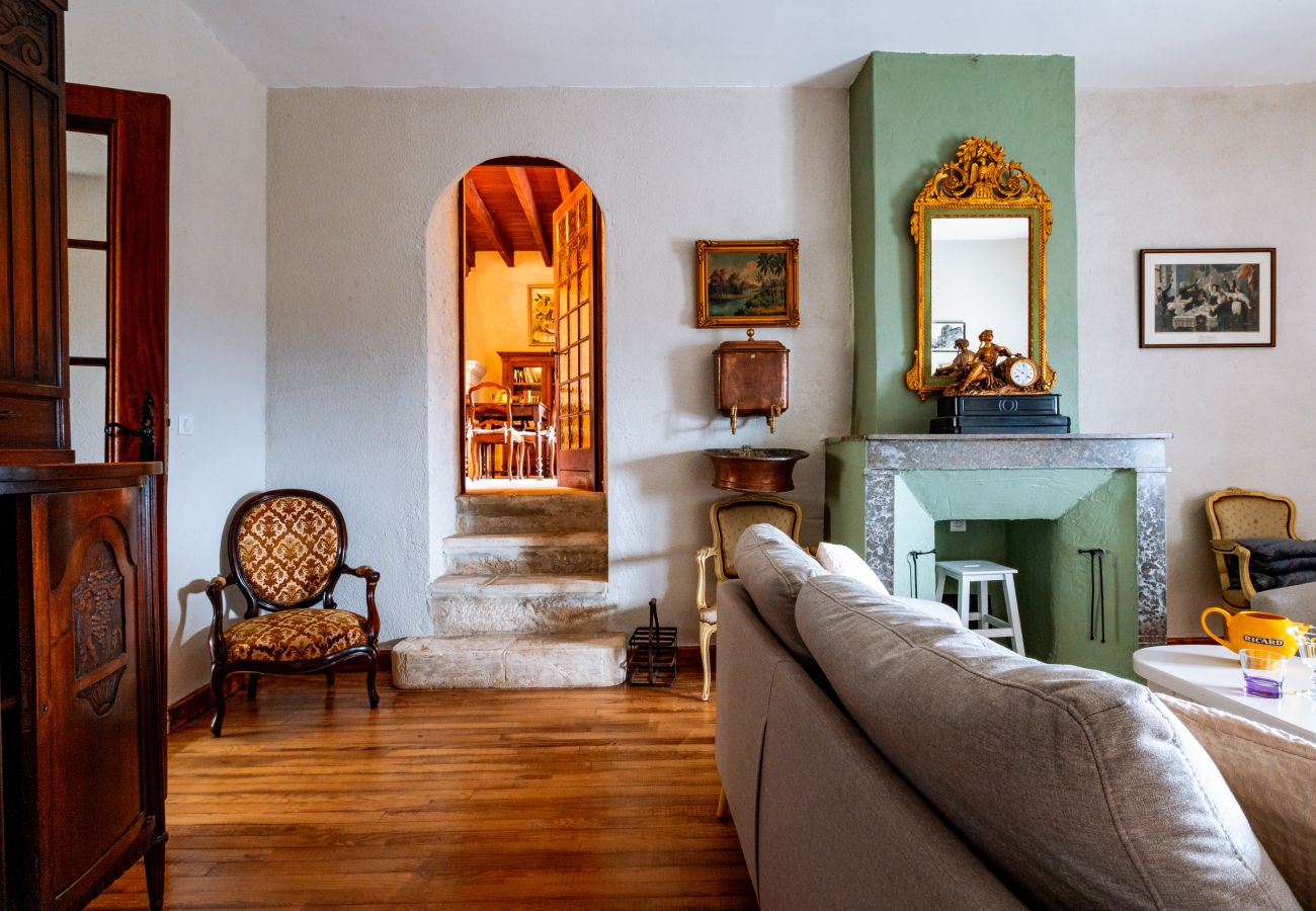 Huis in La Garde-Adhémar - Huis in geklasseerd dorp met tuin en jacuzzi