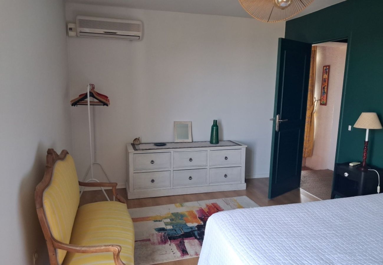 Villa in Rochegude - Villa met zwembad en tuin in Drôme Provençale