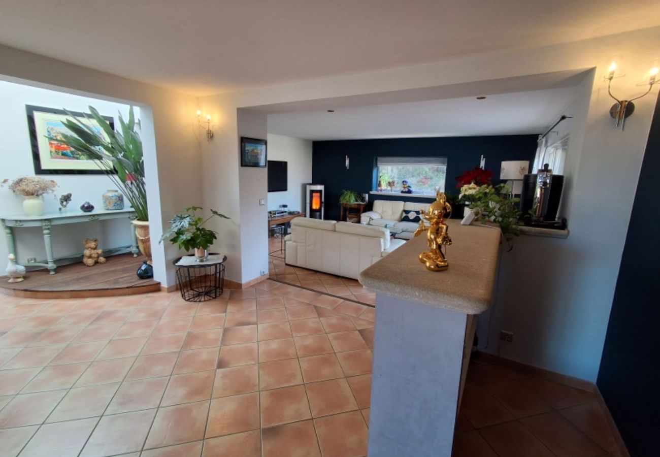 Villa in Rochegude - Villa met zwembad en tuin in Drôme Provençale