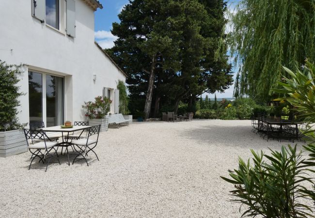 Villa in La Garde-Adhémar - Le Mas de la Toulissière, zwembad en tuin in Drôme Provençale Villa in La Garde-Adhémar - Le Mas de la Toulissière, zwembad en tuin in Drôme Provençale