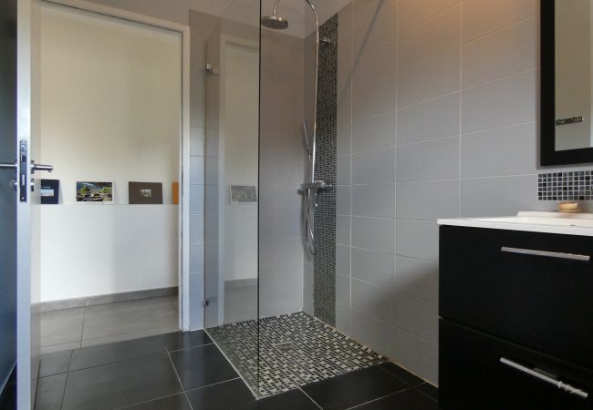 Villa in La Garde-Adhémar - Le Mas de la Toulissière, zwembad en tuin in Drôme Provençale Villa in La Garde-Adhémar - Le Mas de la Toulissière, zwembad en tuin in Drôme Provençale