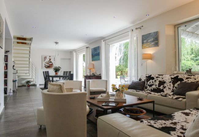 Villa in La Garde-Adhémar - Le Mas de la Toulissière, zwembad en tuin in Drôme Provençale Villa in La Garde-Adhémar - Le Mas de la Toulissière, zwembad en tuin in Drôme Provençale