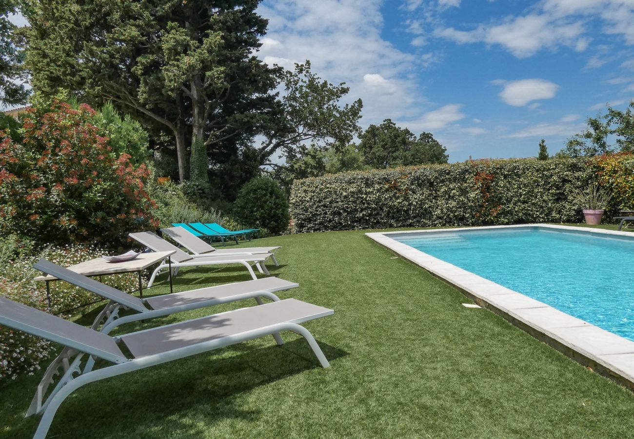 Villa in La Garde-Adhémar - Le Mas de la Toulissière, zwembad en tuin in Drôme Provençale