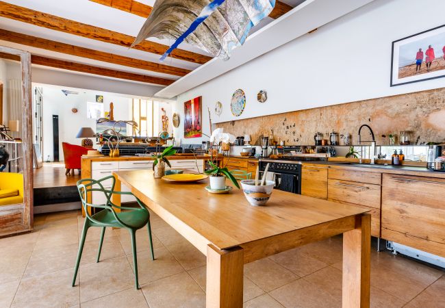 Huis in Sérignan-du-Comtat - Provençaals huis met binnenplaats en vijver - Provence Huis in Sérignan-du-Comtat - Provençaals huis met binnenplaats en vijver - Provence