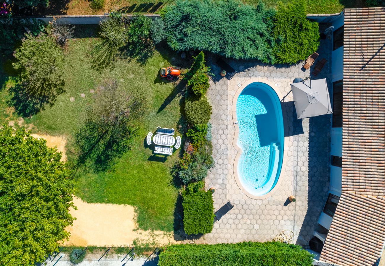 Villa in Suze-la-Rousse - La Piscine, vakantiehuis met verwarmd zwembad