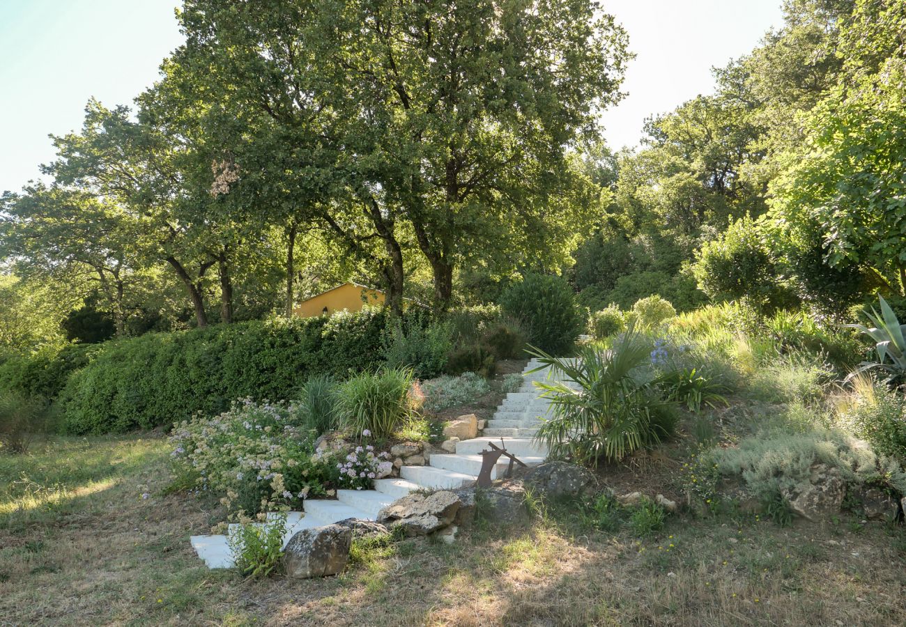 Huis in Saint-Paul-Trois-Châteaux - het kleine huis op de colline,zwembad en petanquebaan 
