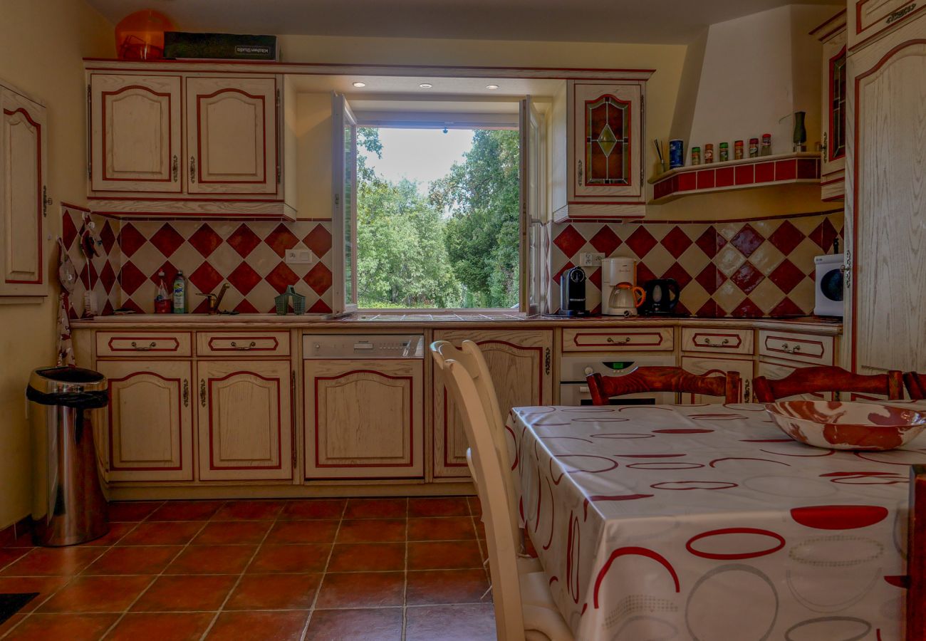 Huis in Saint-Paul-Trois-Châteaux - het kleine huis op de colline,zwembad en petanquebaan 