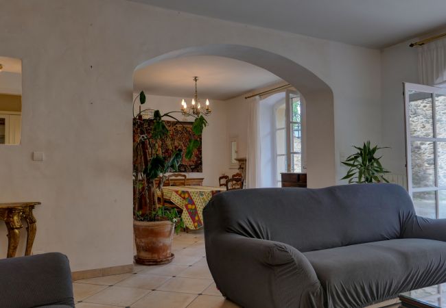 Huis in Sainte-Cécile-les-Vignes - Sfeervol dorpshuis met tuin en privézwembad in de Provence Huis in Sainte-Cécile-les-Vignes - Sfeervol dorpshuis met tuin en privézwembad in de Provence