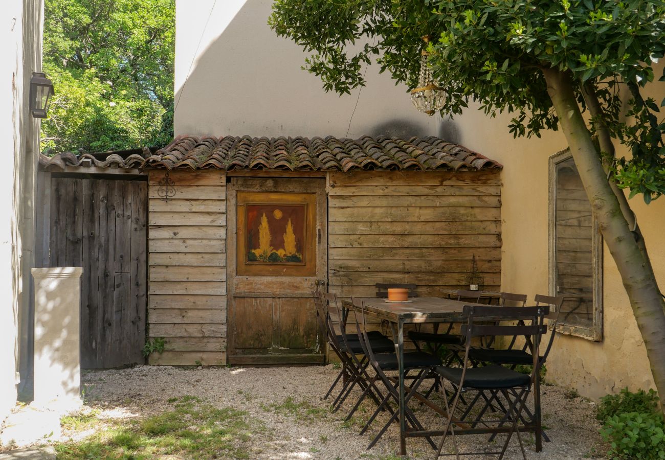 Huis in Chantemerle-lès-Grignan -  Cipressen bij de kerk, charmant dorpshuis 